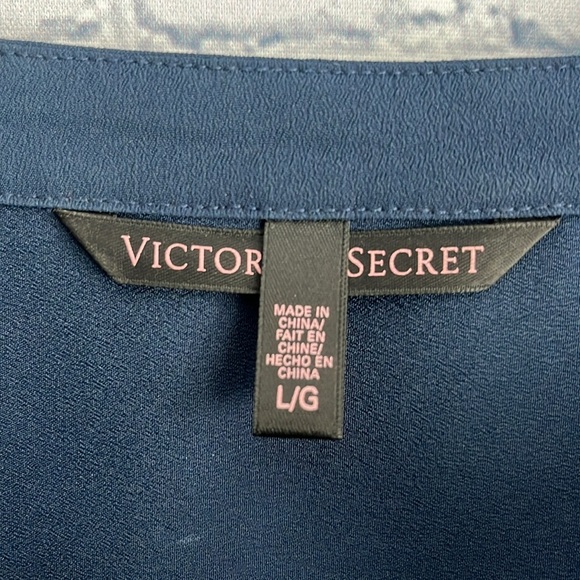 Victoria Secret Women's Navy‎ Lightweight Blouse Size Large - Picture 2 of 3